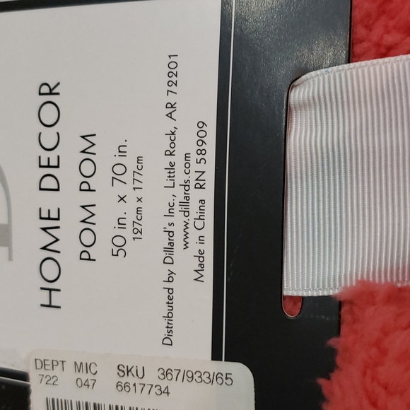 STUDIO D HOME DECOR POM POM BLANKET - Picture 5 of 6